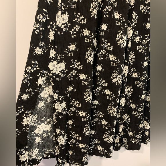 Excellent Condition, Lulus "Loves the Sun Black Floral Print Wide Leg Pant, Sz S - Picture 8 of 13